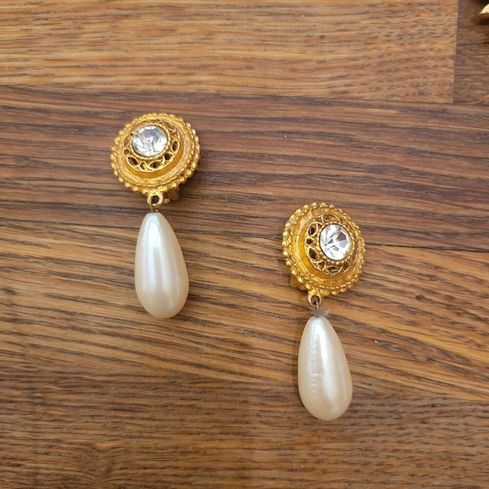 Vintage Maxine Denker Gold Tone Rhinestone Faux Pearl Drop Dangle Clip Earring